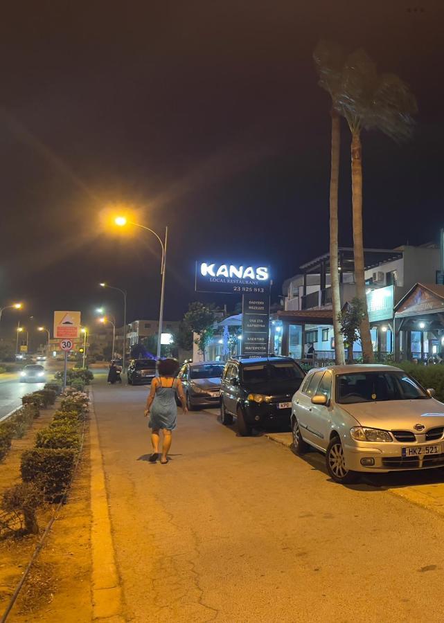 Taniandres Apartments พาราลิมนี ภายนอก รูปภาพ