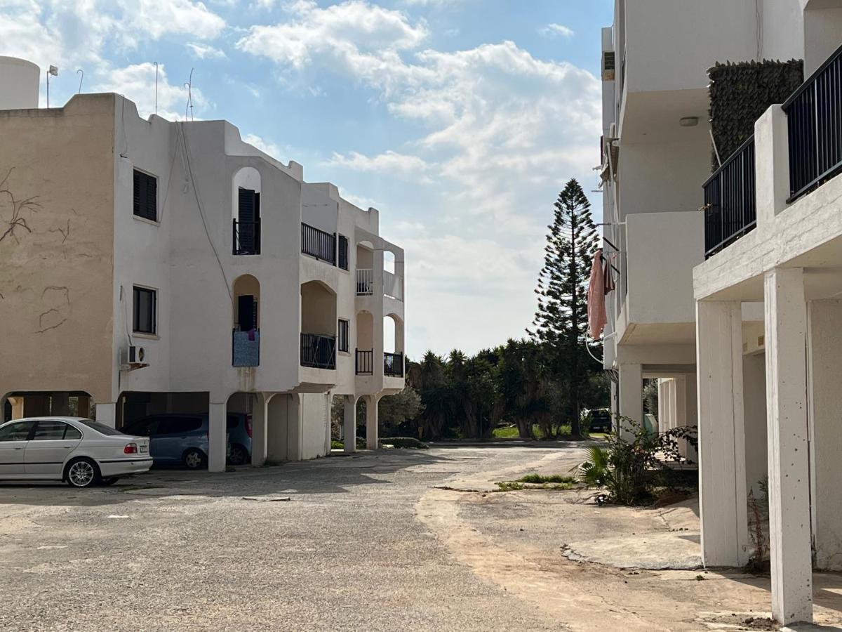 Taniandres Apartments พาราลิมนี ภายนอก รูปภาพ